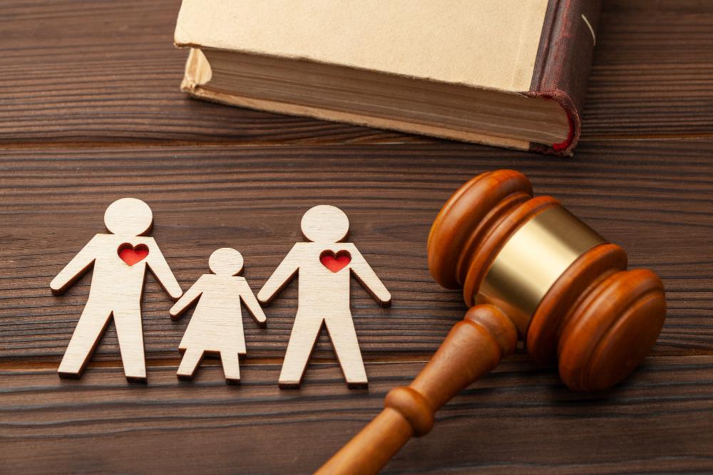 Abogada de familia asesorando en un proceso de divorcio