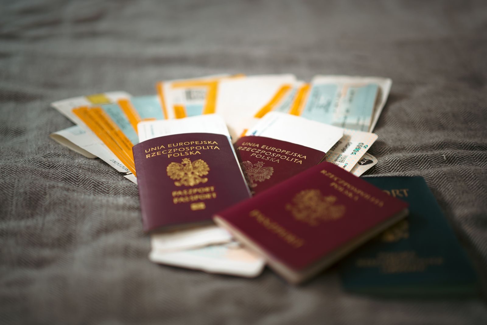 Pasaportes y documentos para trámites migratorios